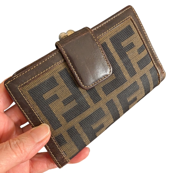 Fendi Kisslock Wallet Vintage - Picture 1 of 12